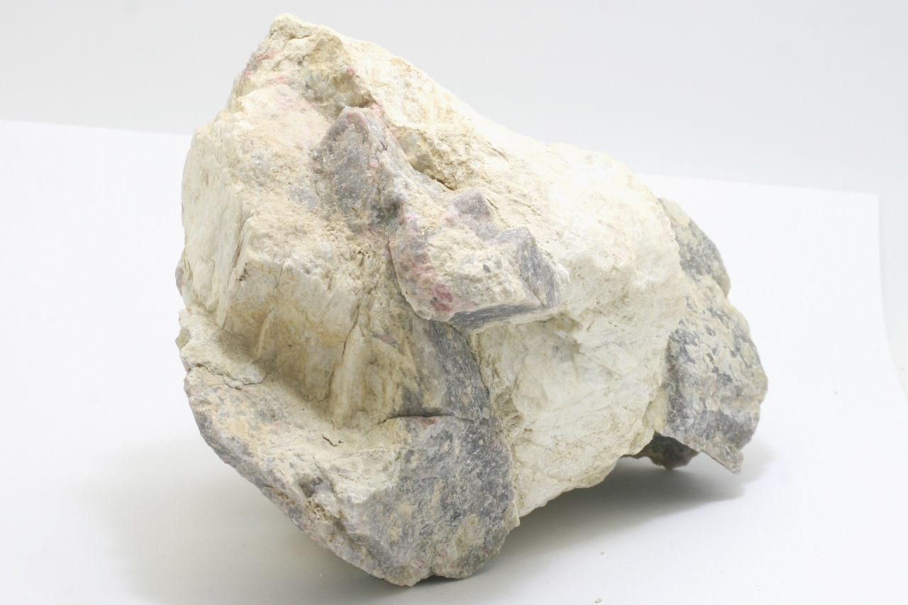 Petalite, darrellhenryite - Image 2