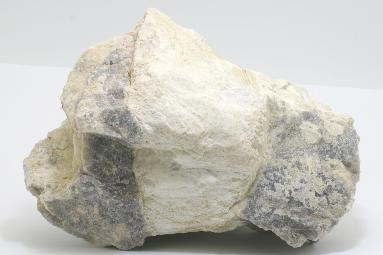 Petalite, darrellhenryite