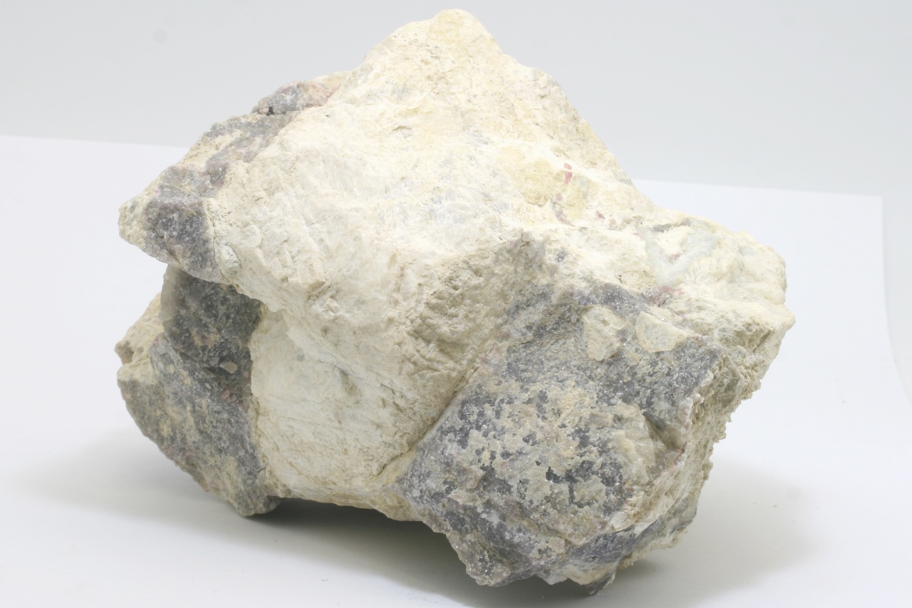 Petalite, darrellhenryite - Image 4