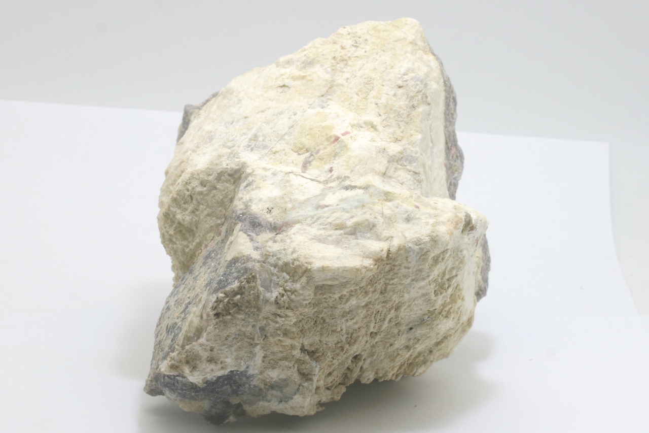 Petalite, darrellhenryite - Image 5