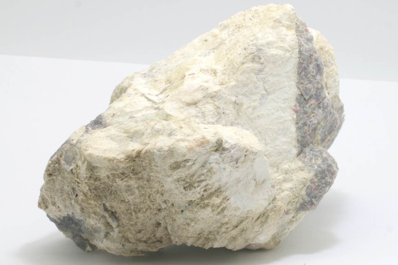 Petalite, darrellhenryite - Image 6