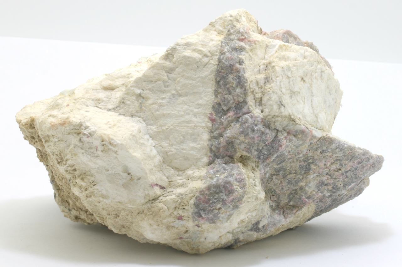 Petalite, darrellhenryite - Image 7