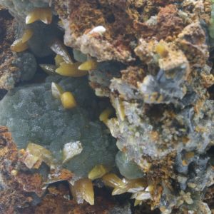 Mimetite, wulfenite