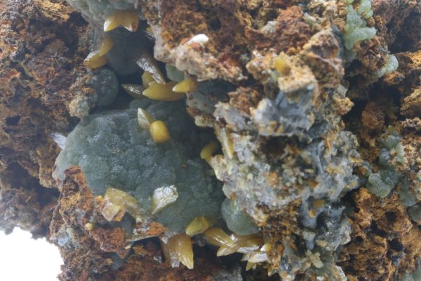 Mimetite, wulfenite