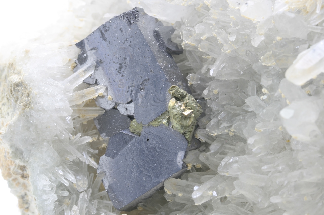 Galena, chalcopyrite, rock crystal