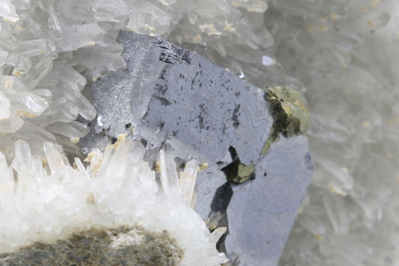 Galena, chalcopyrite, rock crystal - Image 6