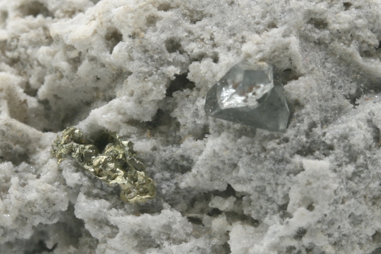 Boracite, pyrite - Image 7