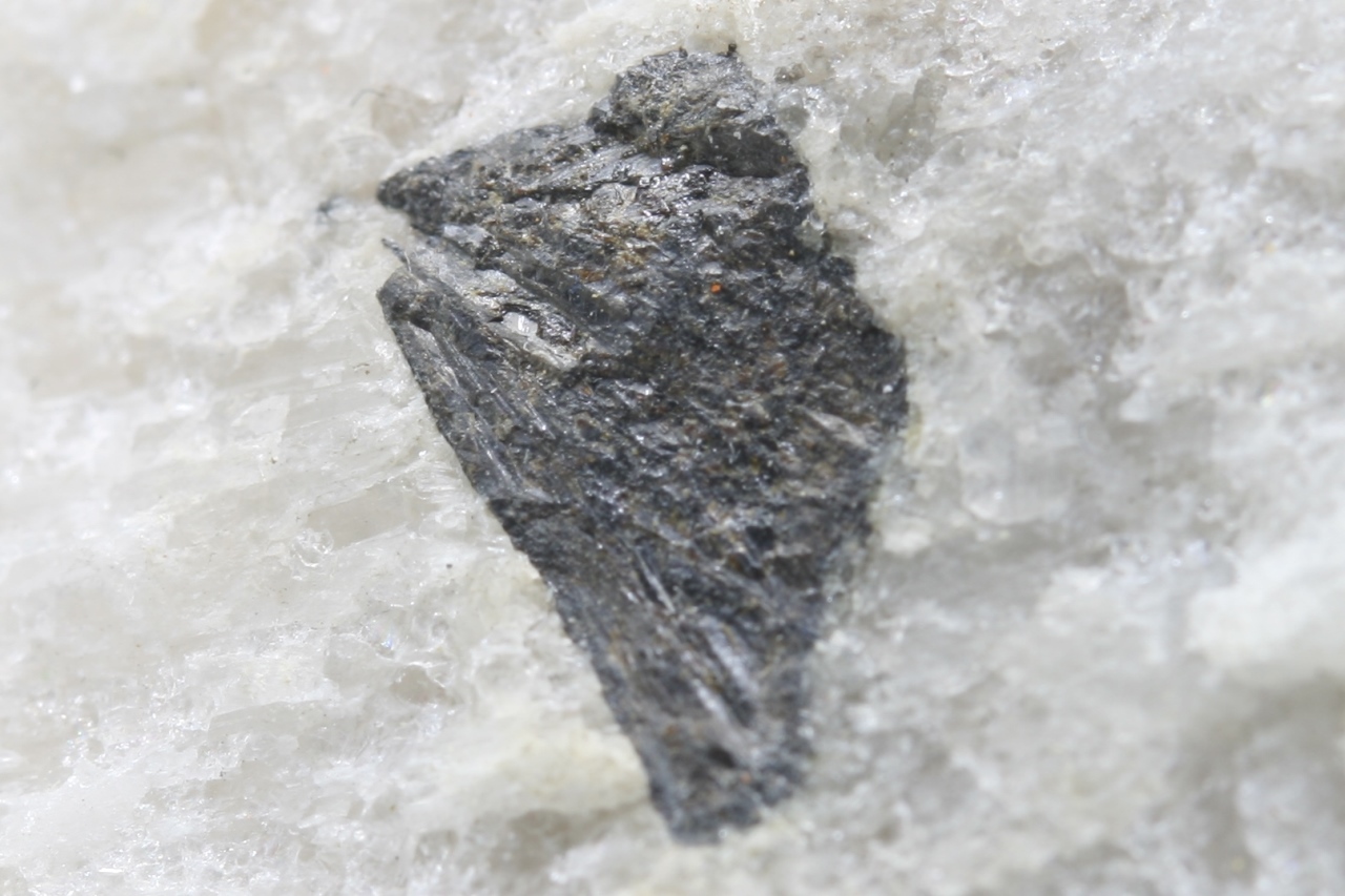 Wodginite, spodumene - Image 7