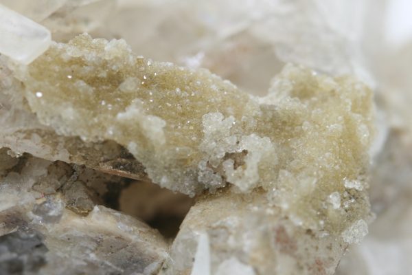 Fluorapophyllite-(Na)