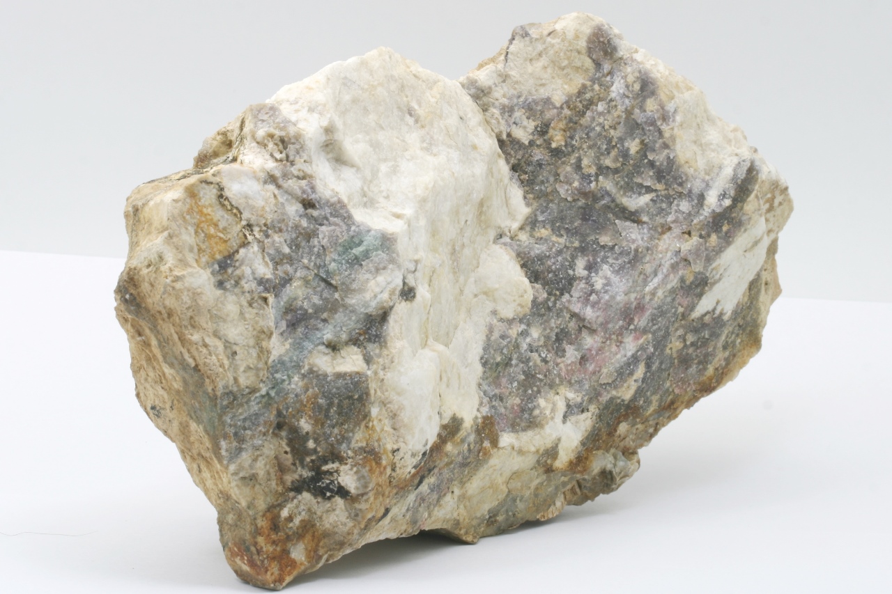 Petalite, darrellhenryite, lepidolite - Image 2