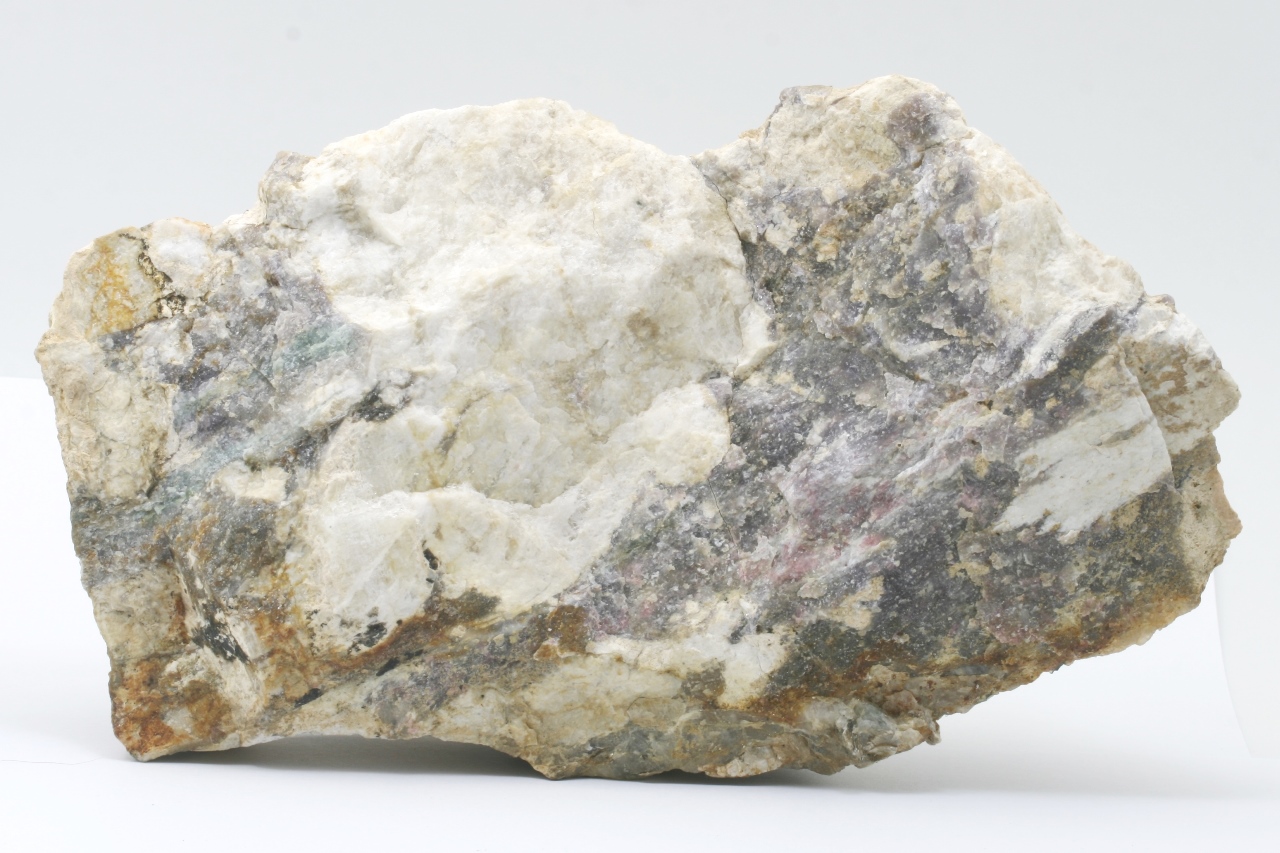 Petalite, darrellhenryite, lepidolite