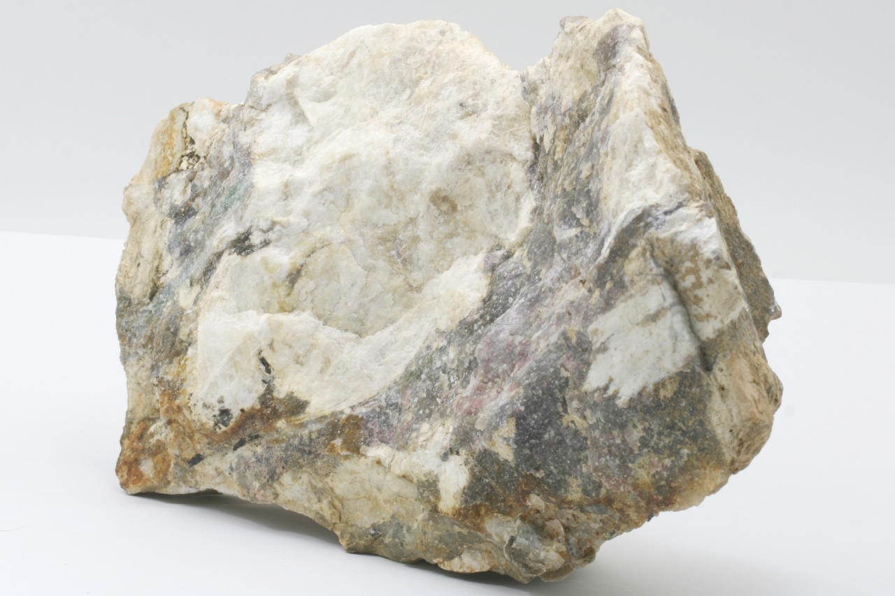 Petalite, darrellhenryite, lepidolite - Image 4