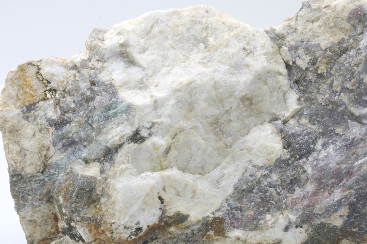 Petalite, darrellhenryite, lepidolite - Image 5