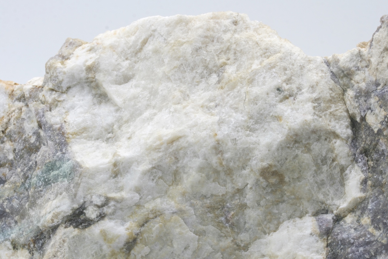 Petalite, darrellhenryite, lepidolite - Image 8