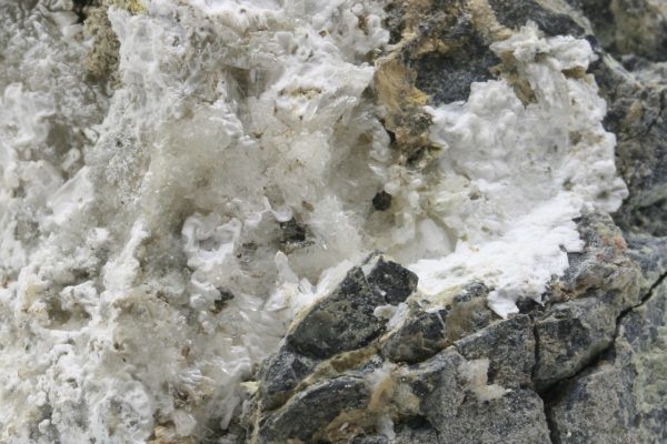 Pharmacosiderite, brassite - Image 5