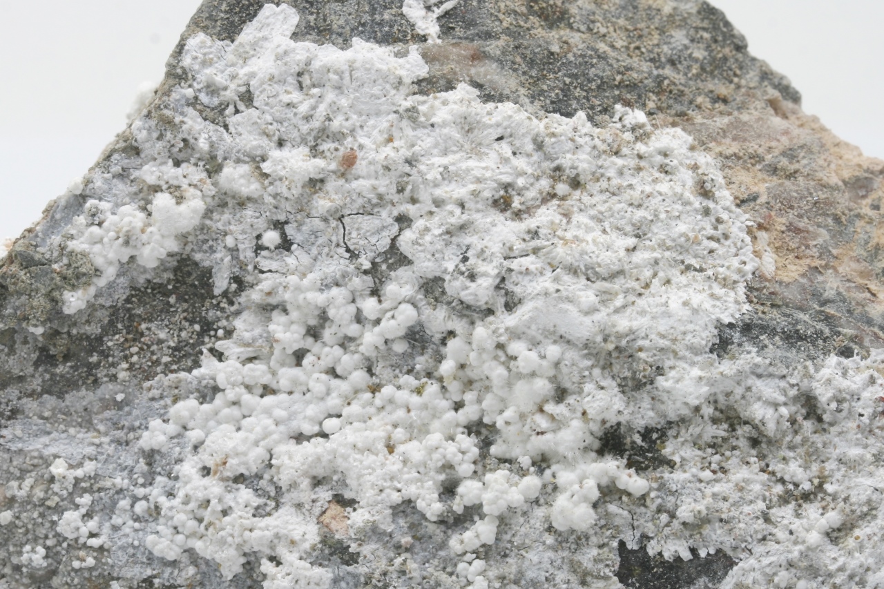 Picropharmacolite, brassite - Image 5