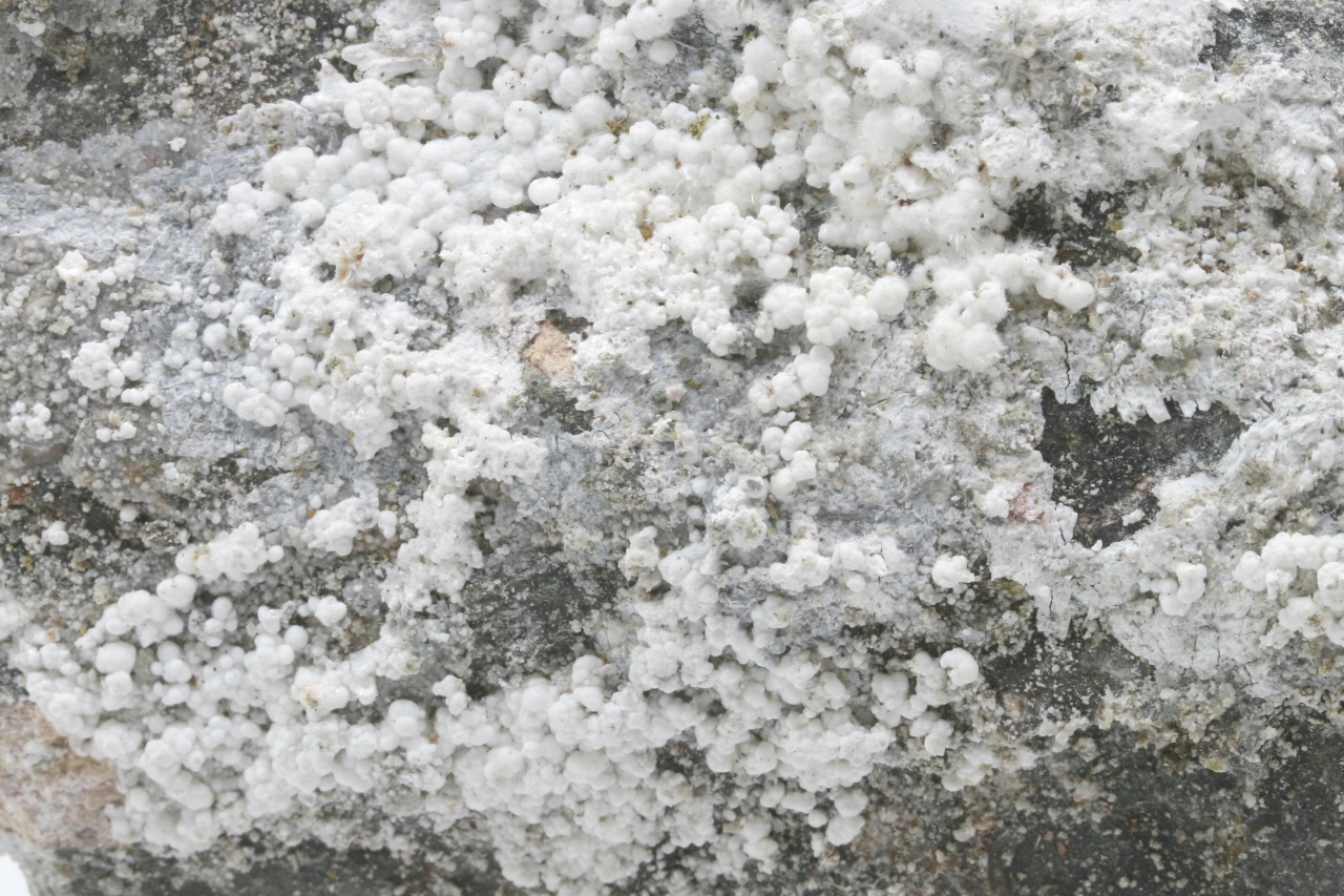 Picropharmacolite, brassite - Image 6