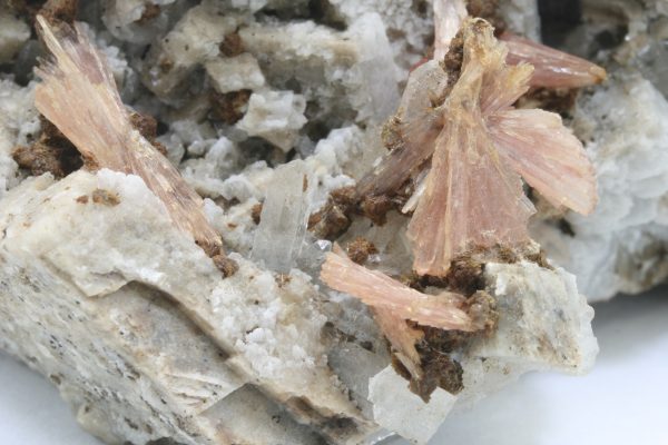 Inesite, hubeite, dolomite - Image 8