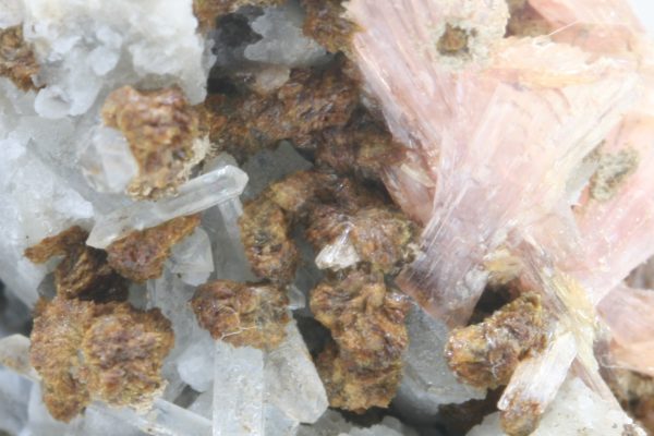 Inesite, hubeite, dolomite - Image 11