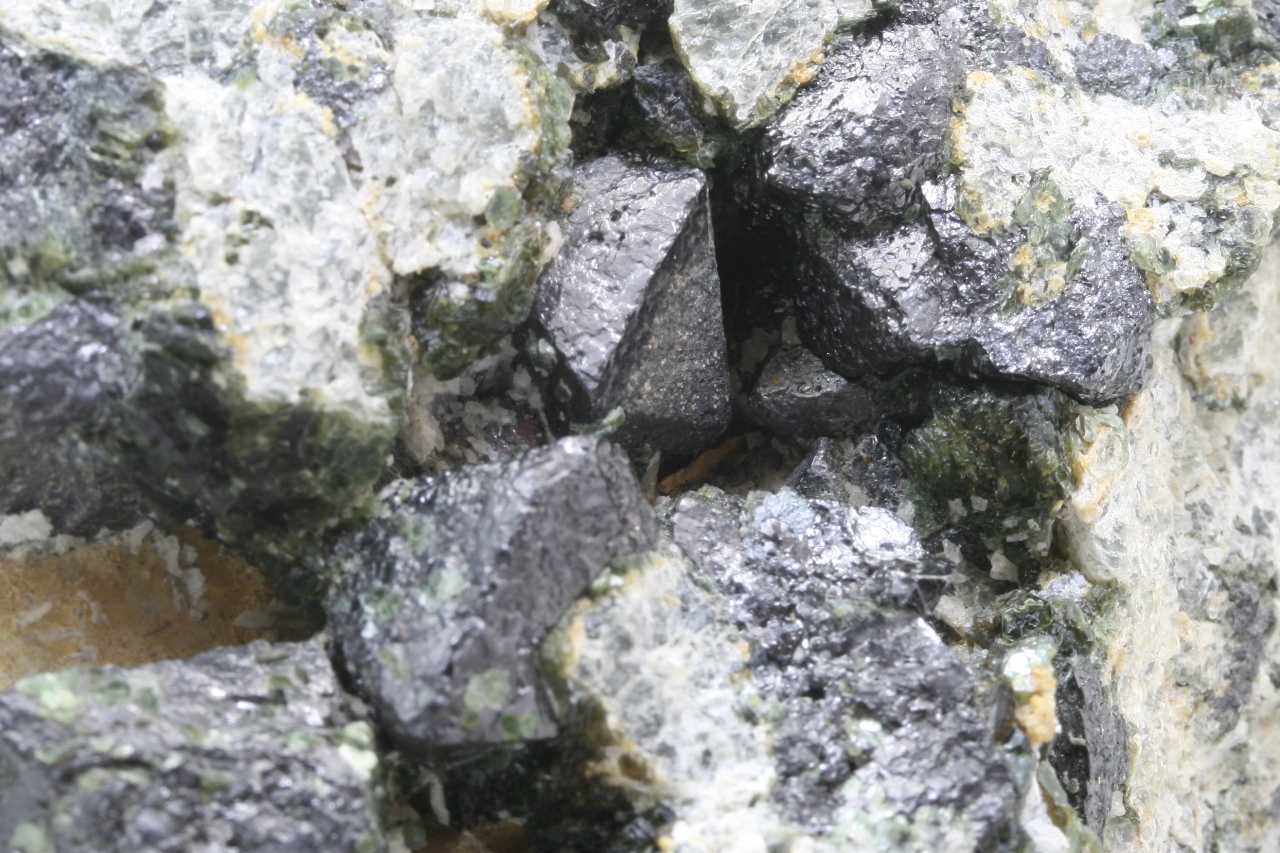 Magnetite - Image 9