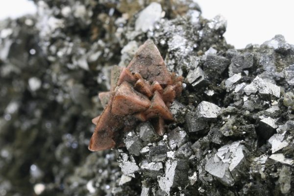 Helvine, arsenopyrite - Image 8
