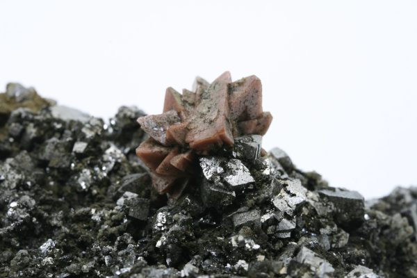 Helvine, arsenopyrite - Image 9