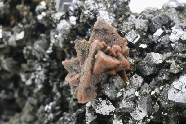 Helvine, arsenopyrite - Image 11