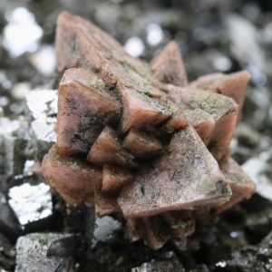 Helvine, arsenopyrite
