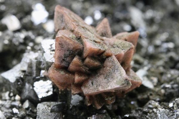 Helvine, arsenopyrite