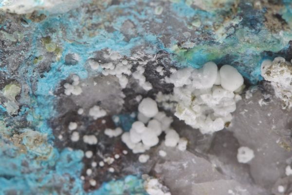 Lindackerite, olivenite, lavendulan, picropharmacolite - Image 17