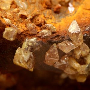 Stolzite