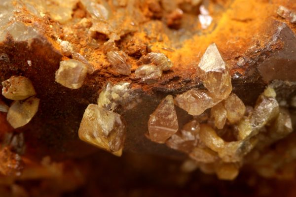 Stolzite