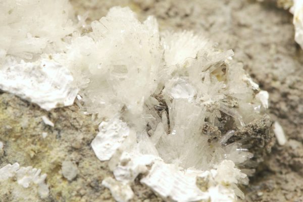 Pharmacosiderite, brassite - Image 6