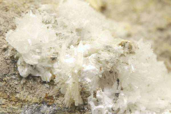 Pharmacosiderite, brassite - Image 7