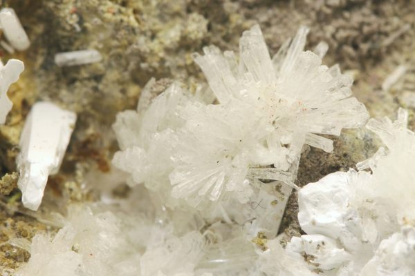Pharmacosiderite, brassite - Image 8