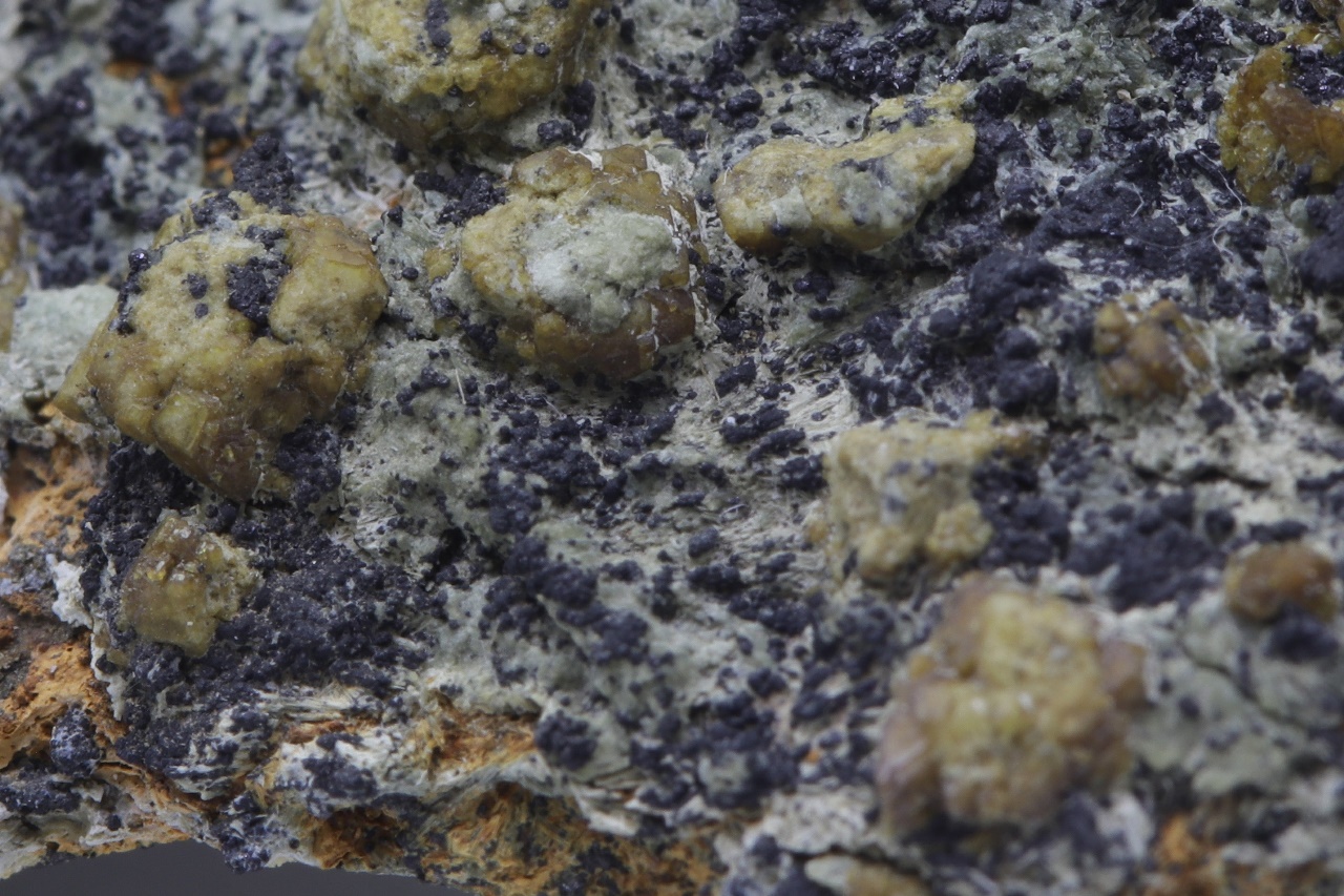 Schoenfliesite - Image 10