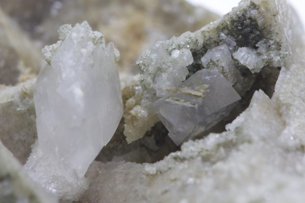 Siderite, calcite - Image 9