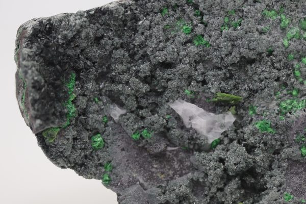 Uvarovite, titanite - Image 6