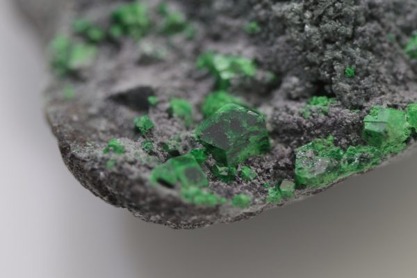 Uvarovite, titanite - Image 9