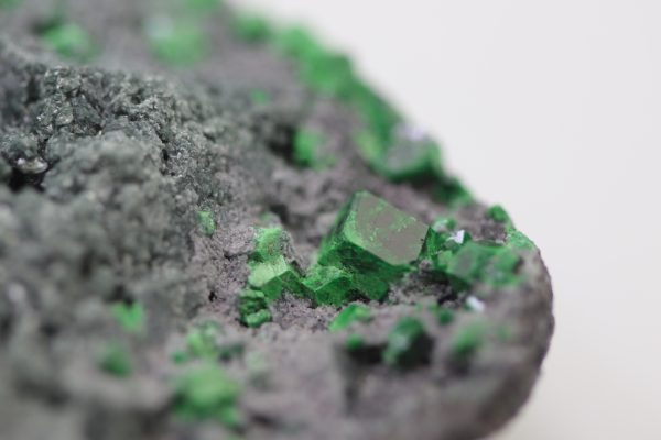 Uvarovite, titanite - Image 11