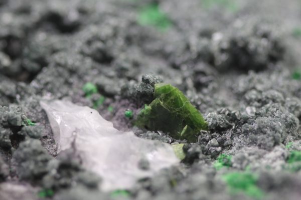 Uvarovite, titanite - Image 15