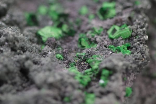 Uvarovite, titanite - Image 16