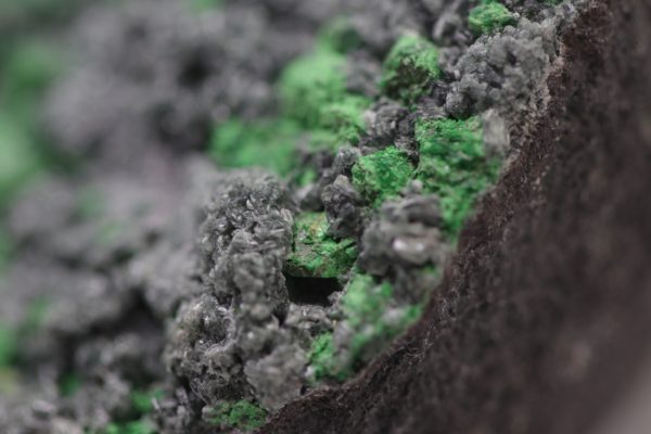 Uvarovite, titanite - Image 17