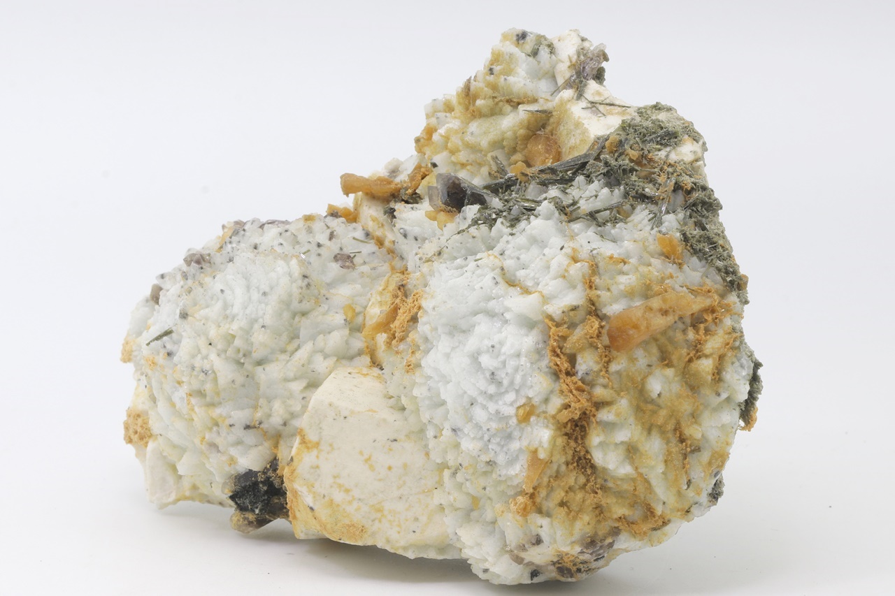 Stilbite, epidote, axinite - Image 4