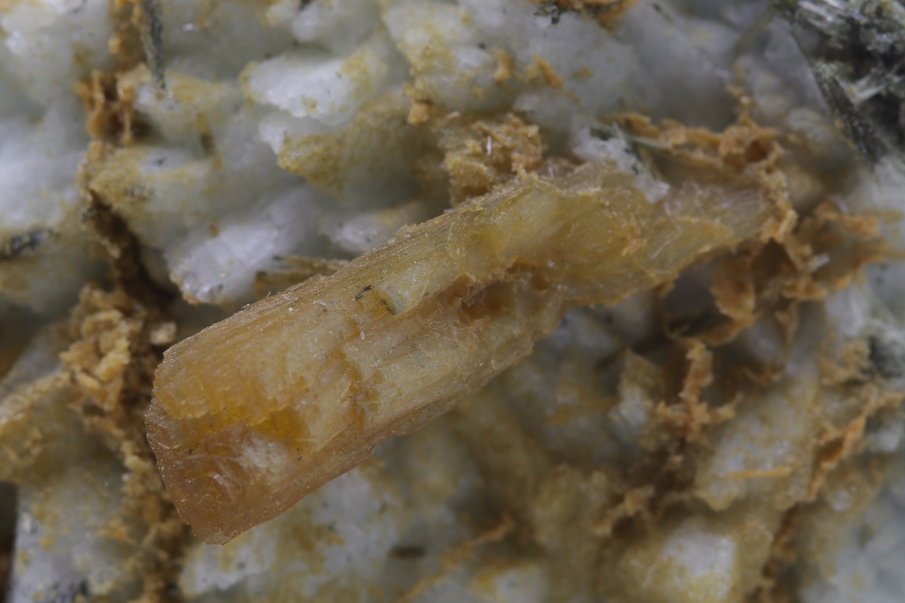 Stilbite, epidote, axinite - Image 9