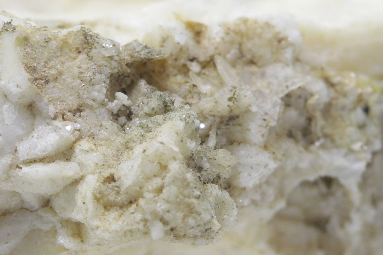 Bertrandite - Image 4