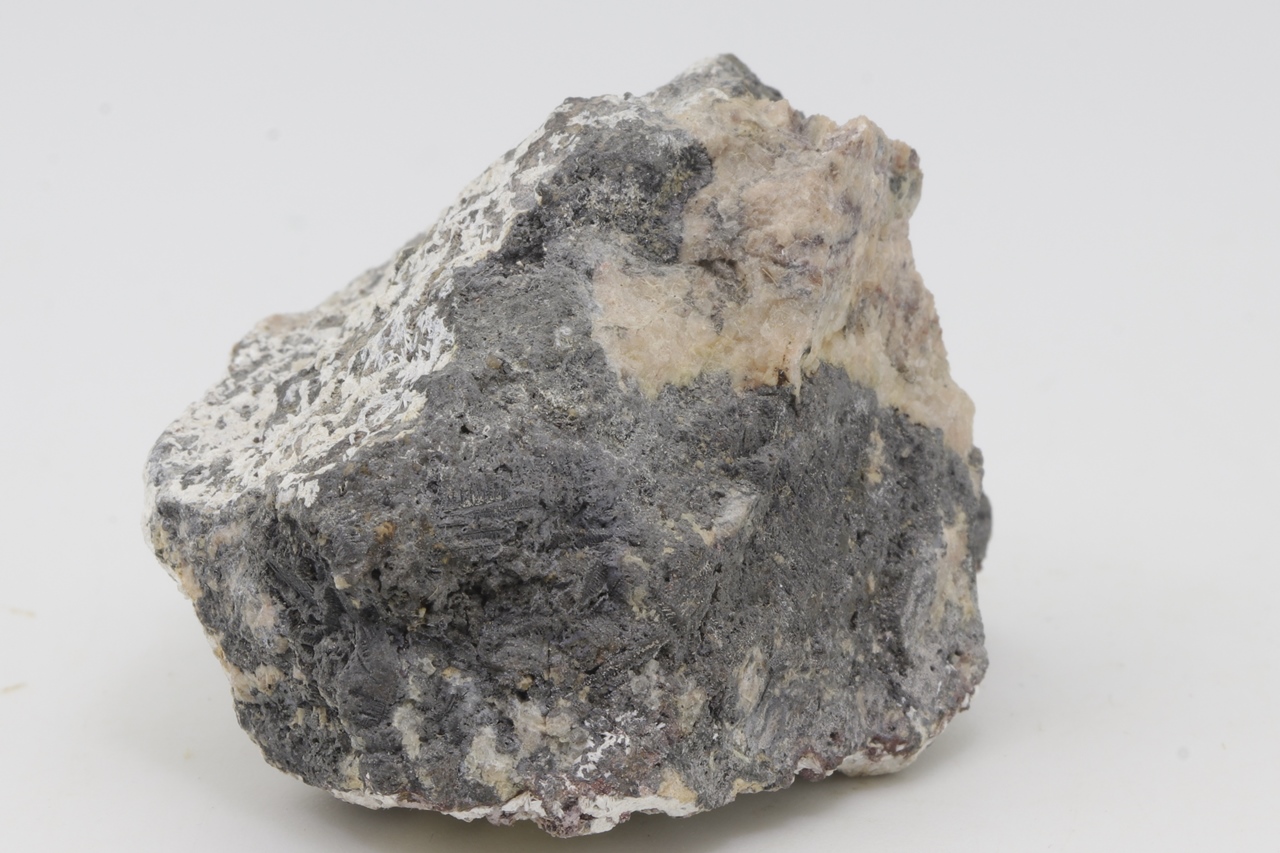 Skutterudite, rammelsbergite - Image 2