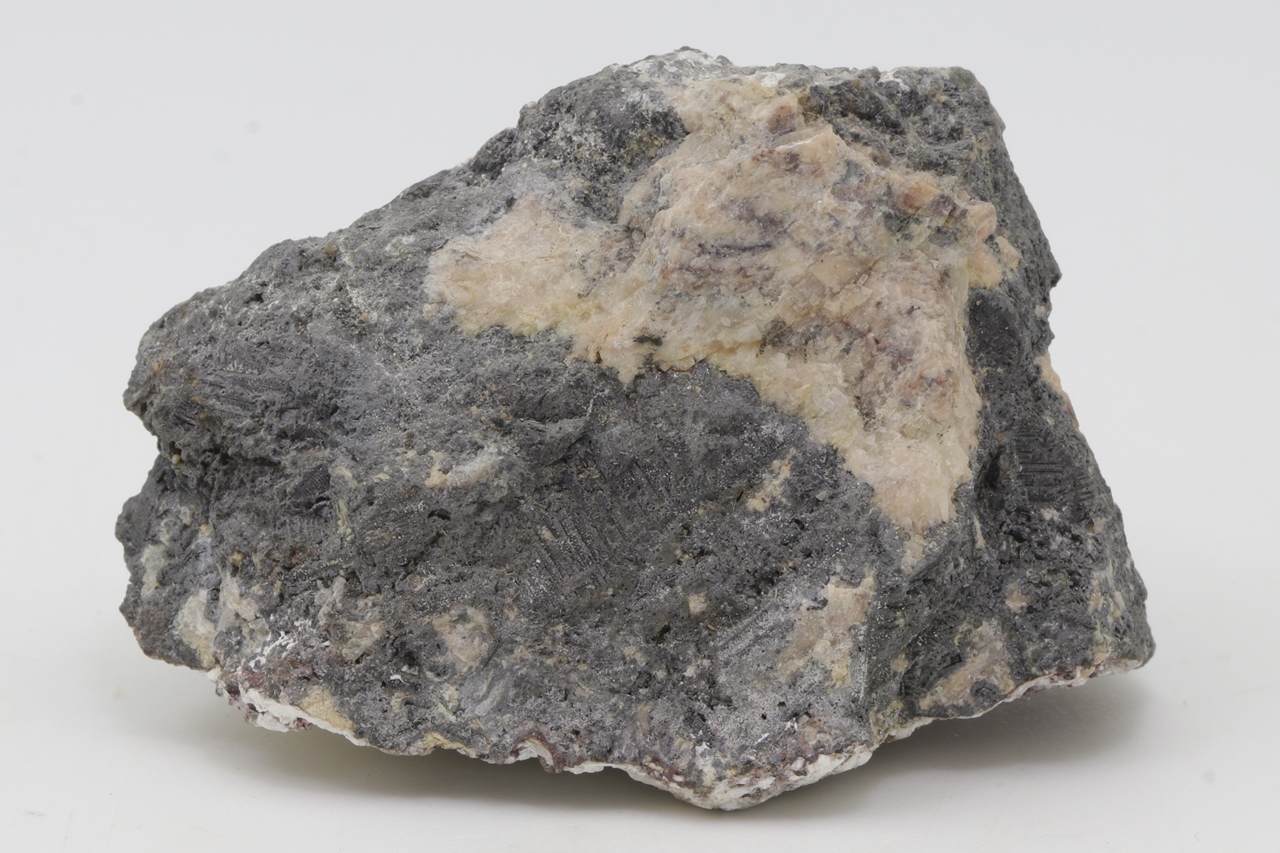 Skutterudite, rammelsbergite - Image 3