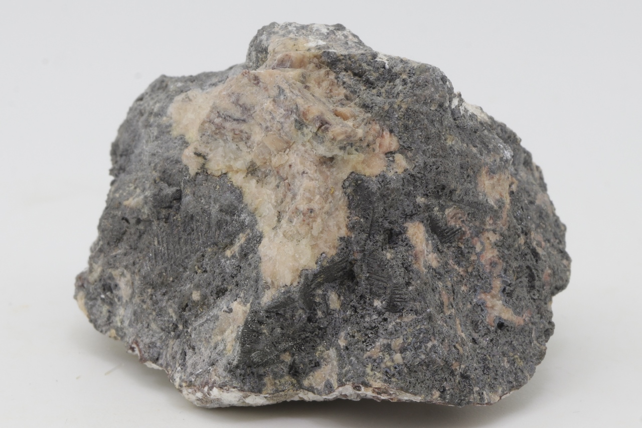 Skutterudite, rammelsbergite - Image 4