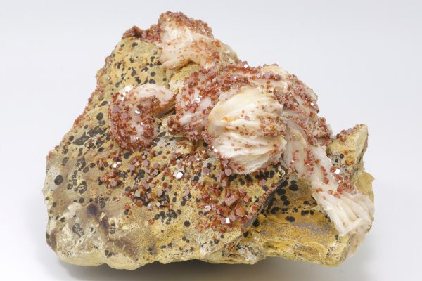 Baryte, vanadinite - Image 4